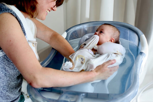 Traditional Bathing Techniques vs. Swaddle Bathing: Why the Gentle Alternative is Gaining Popularity - Elifant 